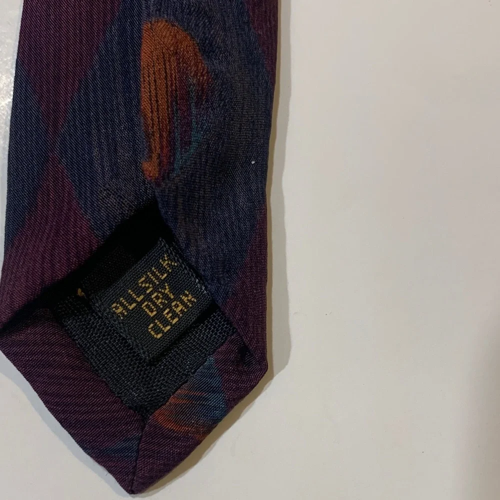 Bill Blass Burgundy and Navy Silk Tie with Paisley Accents